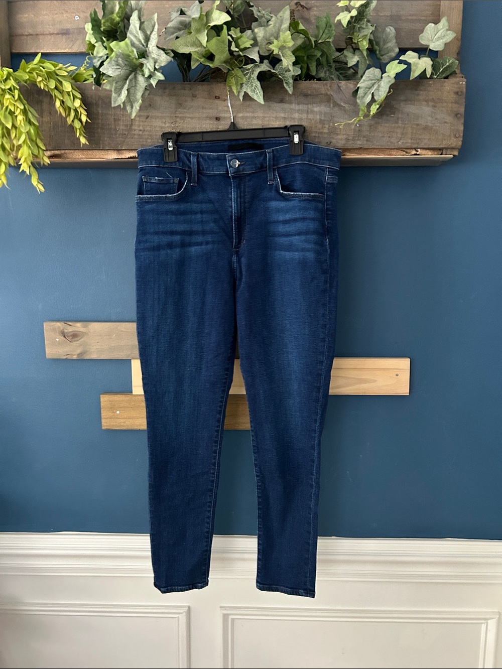 Joe's Jeans Flawless The Charlie High Rise Skinny Ankle. 33